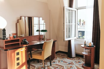 Guest Suite with canal view