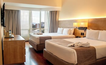 Deluxe Suite, 2 Queen Beds