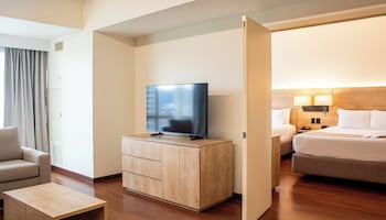 Deluxe Suite, 2 Queen Beds