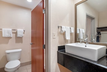 Deluxe Room, 1 King Bed, Accessible (Smoke Free)