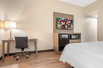 Deluxe Room, 1 King Bed, Accessible (Roll-In Shower, Smoke Free)