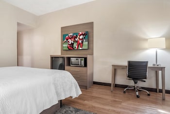 Deluxe Room, 1 King Bed (Smoke Free)