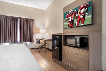 Deluxe Room, 1 King Bed, Accessible (Roll-In Shower, Smoke Free)