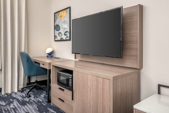 Standard Room, 1 King Bed, Non Smoking (Mobility/Hearing Accessible, Tub)