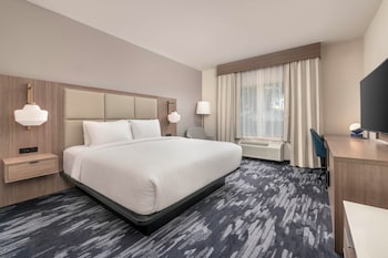 Standard Room, 1 King Bed, Non Smoking (Mobility/Hearing Accessible, Tub)