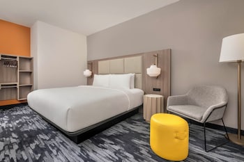 Standard Room, 1 King Bed, Non Smoking (Mobility/Hearing Accessible, Tub)