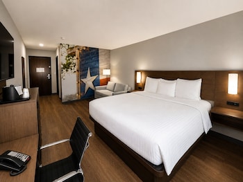 Suite, 1 King Bed, Non Smoking