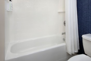Room, 2 Queen Beds, Hearing Accessible