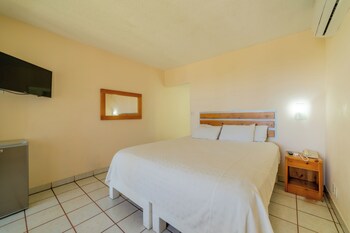 Standard Room, 1 King Bed, Partial Ocean View