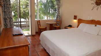 Standard Room, 1 King Bed, Partial Ocean View