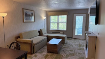Deluxe Suite, 2 Queen Beds, Non Smoking