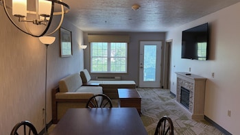Willowbrook One Bedroom Jacuzzi