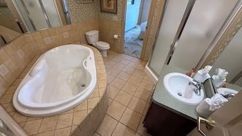 Deluxe Suite, 2 Queen Beds, Non Smoking