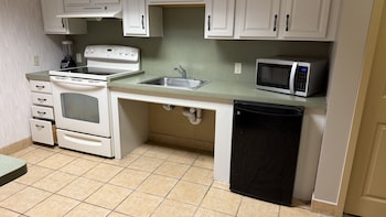 Suite, 1 King Bed, Hearing Accessible, Non Smoking