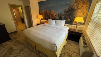 Willowbrook One Bedroom Jacuzzi