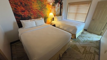 Deluxe Suite, 2 Queen Beds, Non Smoking
