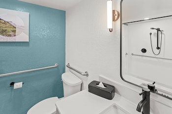 Room, 1 Queen Bed, Accessible, Non Smoking (Accessible Tub)
