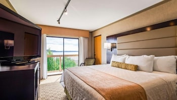 Single Room, 1 King Bed, Balcony, Partial Ocean View