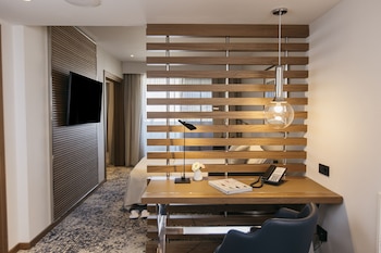 Suite, 1 Bedroom, Balcony (Balcony)