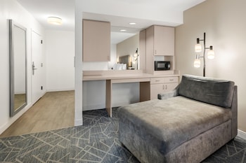 Room, 1 King Bed, Microwave