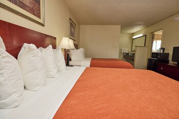 Double queen room