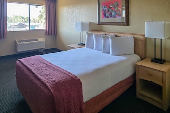 Room, 1 Queen Bed, Accessible, Non Smoking (Accessible Tub)