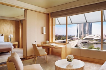 Club Premier Suite, 1 King Bed, Bay View