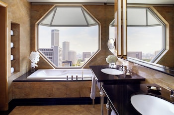 1 Bedroom Suite, 1 King Bed, Bay View, Club Access