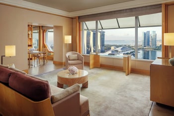 1 Bedroom Suite, 1 King Bed, Bay View, Club Access