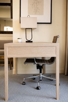 Executive Studio Suite, 1 King Bed (Junior)