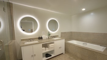 Executive Studio Suite, 2 Double Beds (Junior)