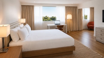 Deluxe Room, 1 King Bed