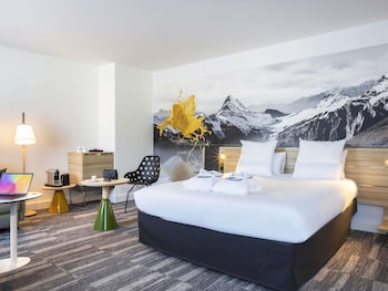 Suite, 1 Double Bed with Sofa bed, Mountain View