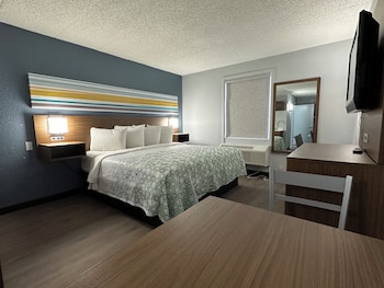 Studio, 1 King Bed, Non Smoking