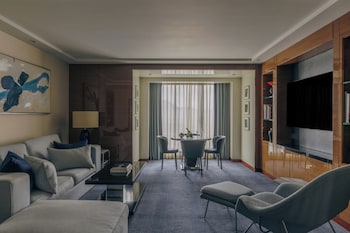 Suite (Ambassador)