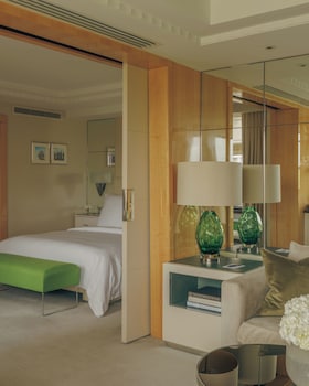 Suite (Mayfair)