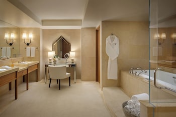 Halekulani Suite