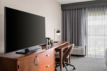 Room, 1 King Bed, Courtyard View