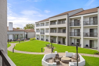 Suite, 1 Bedroom, Courtyard View