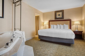 Suite, 1 King Bed, Non Smoking, Jetted Tub