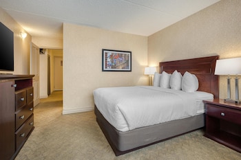 Suite, 2 Queen Beds, Non Smoking, Refrigerator