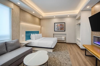 Suite, 1 King Bed, Non Smoking, Kitchenette (Shower Only;with Sofabed)