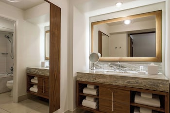 Room, 2 Queen Beds, Oceanfront (Sundeck Ground Floor)