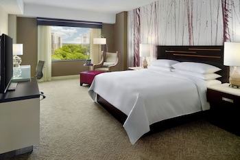 Club Room, 1 King Bed, Garden View