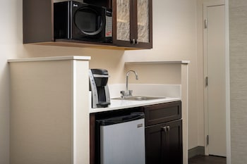 Suite, 1 King Bed, Accessible (Roll-In Shower)