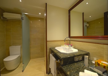 Classic Room, 1 King Bed (Top Floor)