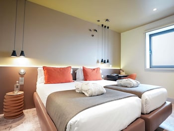 Superior Room, 2 Twin Beds, City View