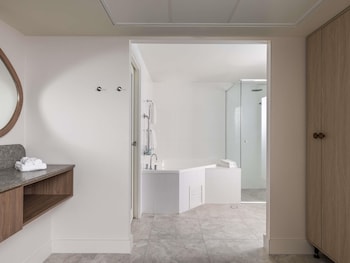 Deluxe Suite, 1 Bedroom, Lagoon View