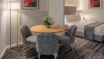 Suite, 1 King Bed with Sofa bed, Non Smoking (Queenslander)