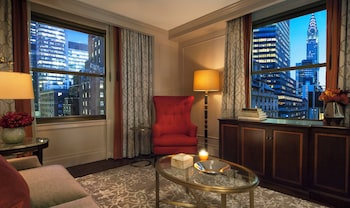 Suite, 1 Bedroom (Dining Area)